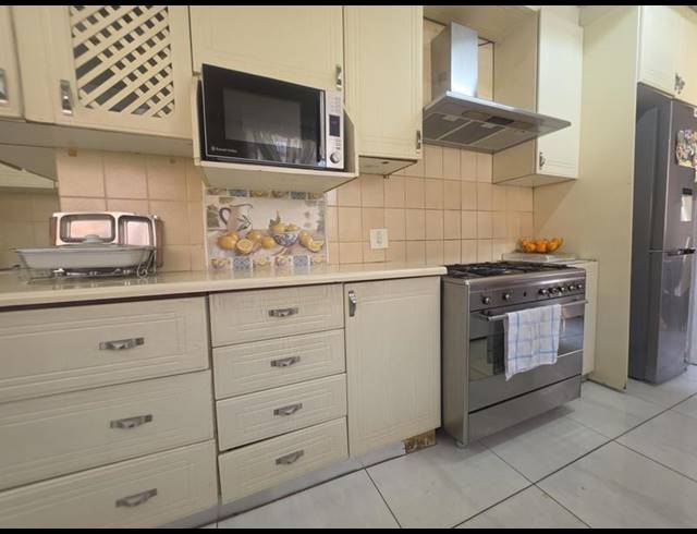 4 BEDROOM HOUSE FOR SALE IN ALBERTSDAL